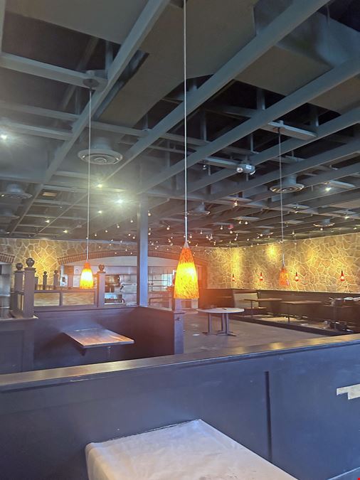 Former Macaroni Grill Available