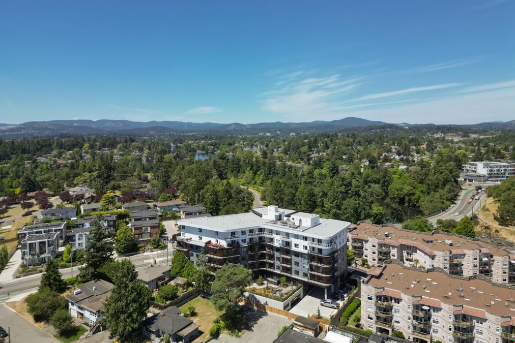 1075 Tillicum Road 