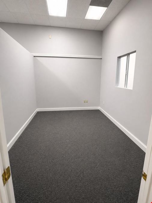 Retail/Office Space Lease 1,300 SQFT SLW