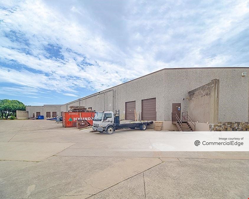 2900 Gateway Drive & 6025 Commerce Drive