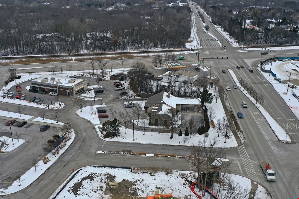 2595 Waukegan Road