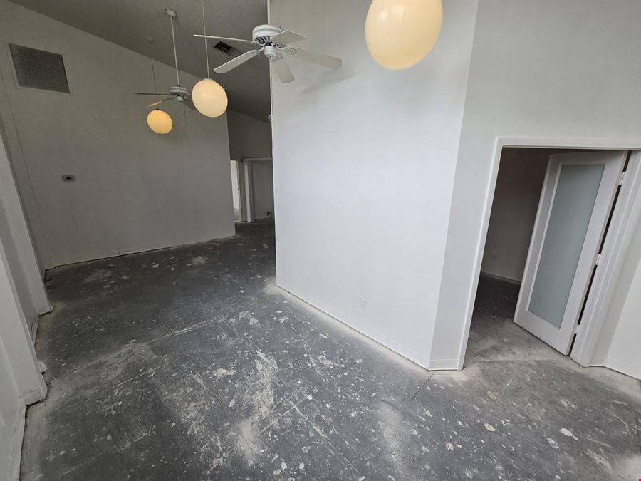 Unique 2nd floor 1400 +/- SQFT office space