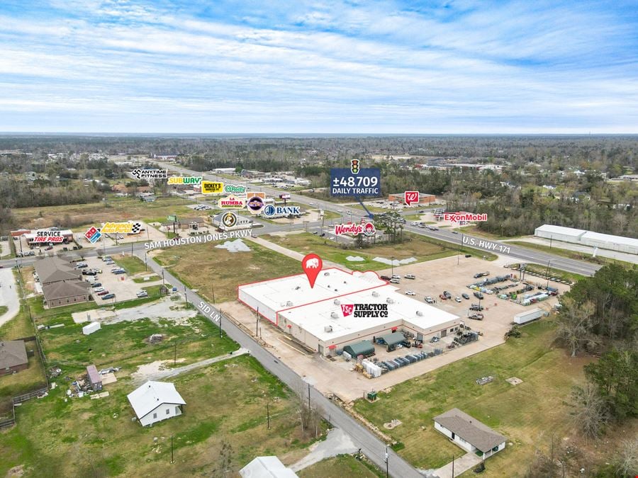 Highly Visible Retail Space in Moss Bluff Shopping Center
