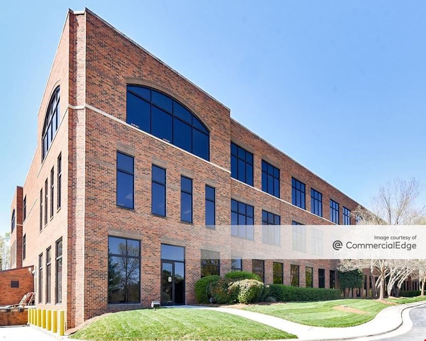 Mendenhall Oaks Business Park - Aetna Building