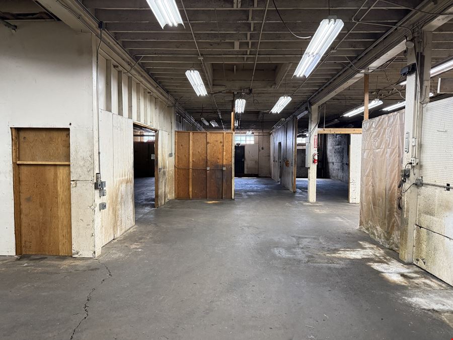 Manufacturing Facility Near I-5 & Fremont Bridge