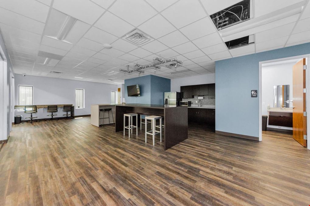 4,900sf Flex Space for Sublease in Largo, FL