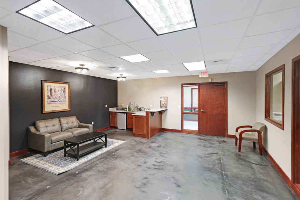 1131 E Westview CT