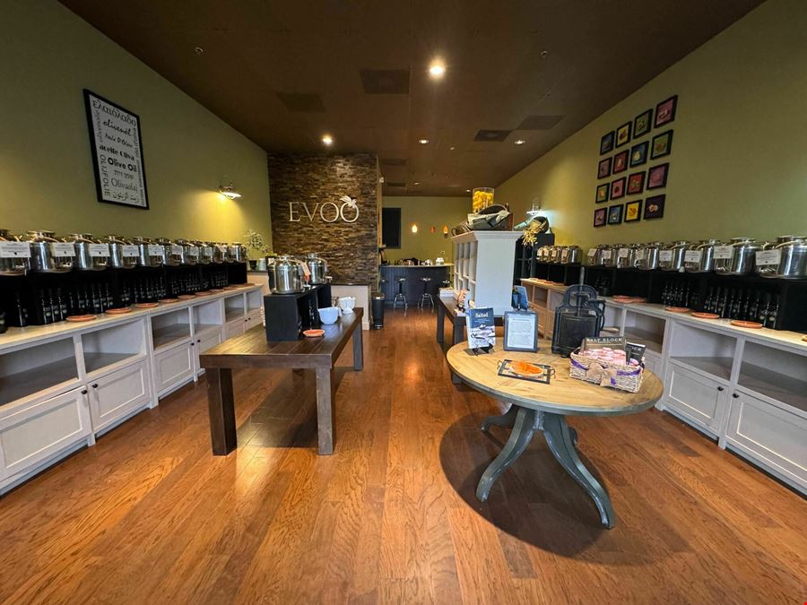950 SF Retail Space across from Mt Vernon Plaza