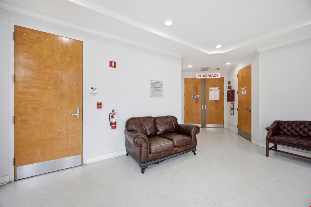 3 Suites at 502 McKnight Drive