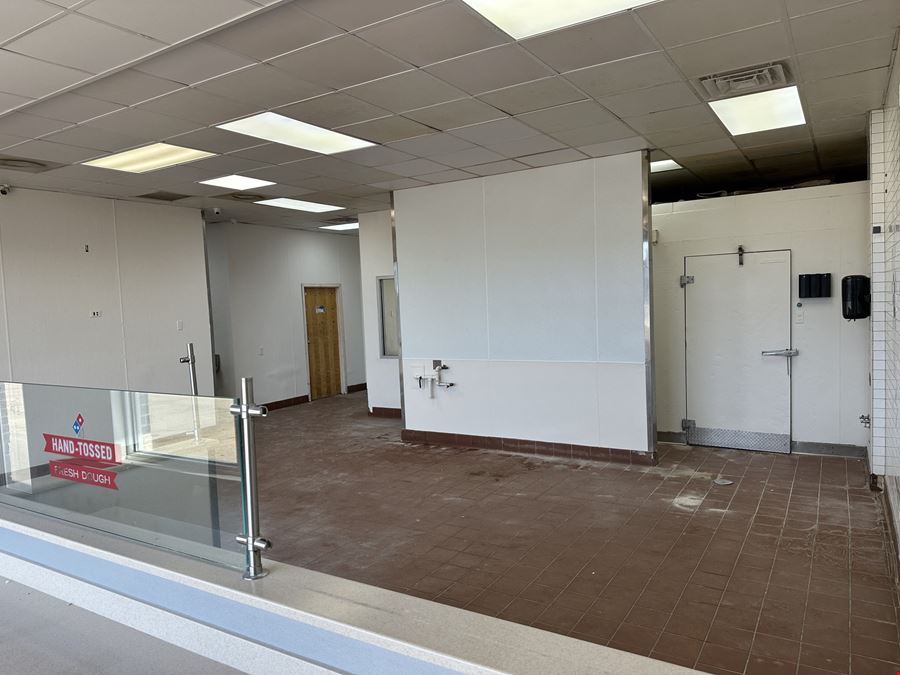 1,755 SF Restaurant / Retail Building For Lease in St Robert