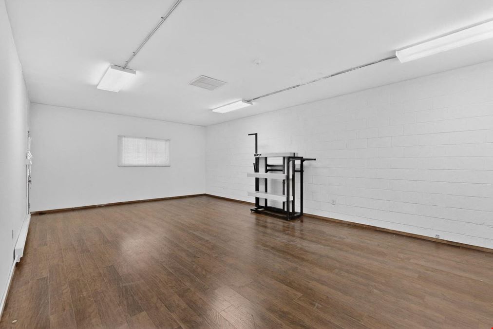 768 SF Retail/Office High Traffic Location
