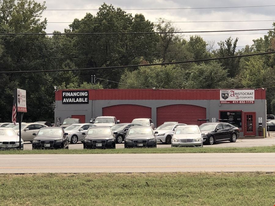 1,612' Automotive Building on Sunshine & Scenic