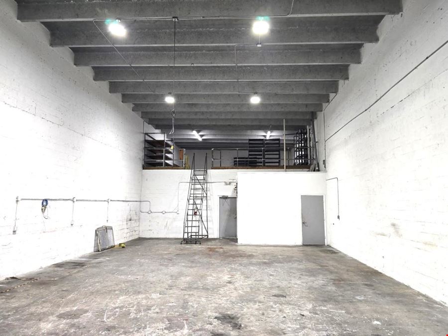 Freestanding Office/Warehouse 9,072 SQFT