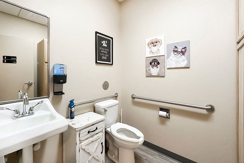 Turnkey Vet Clinic for Lease