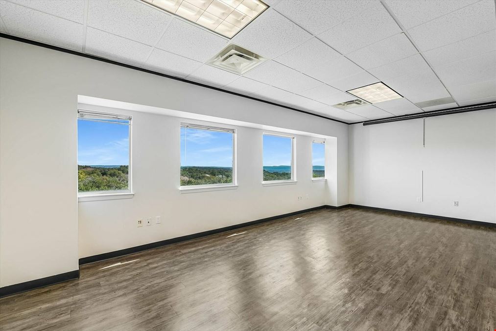 7 Lakeway Centre CT