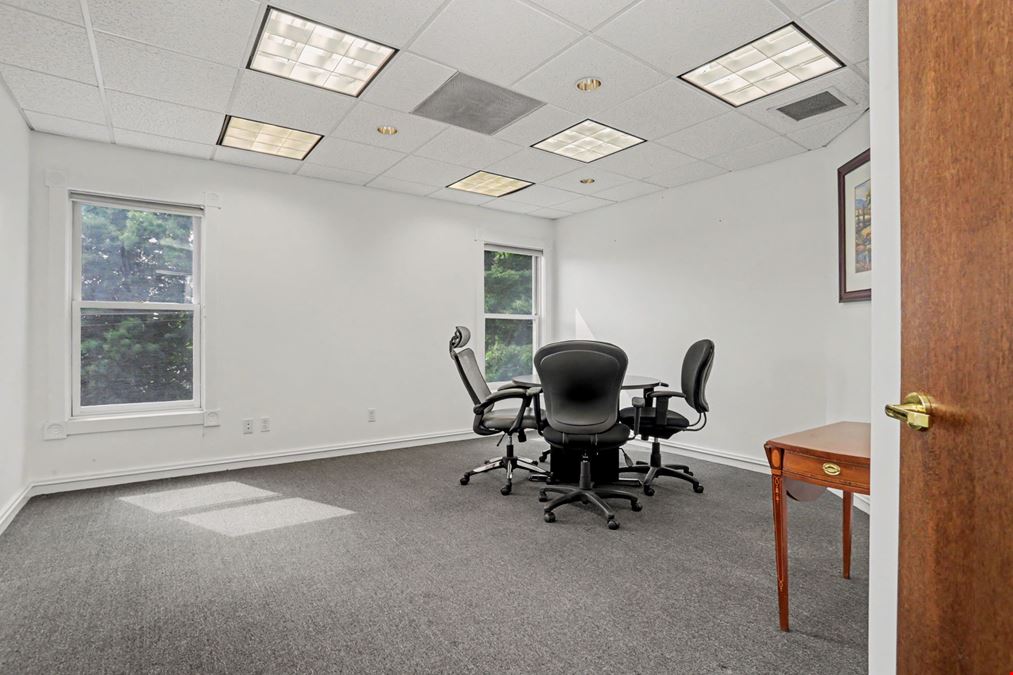 27 Mill Plain Rd #4