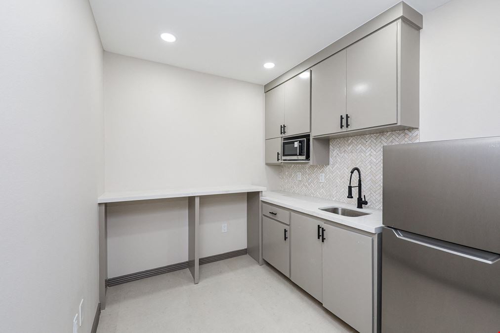 104 E Calton Rd