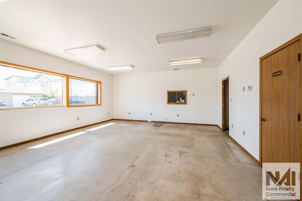 1030 Old Marion Rd NE