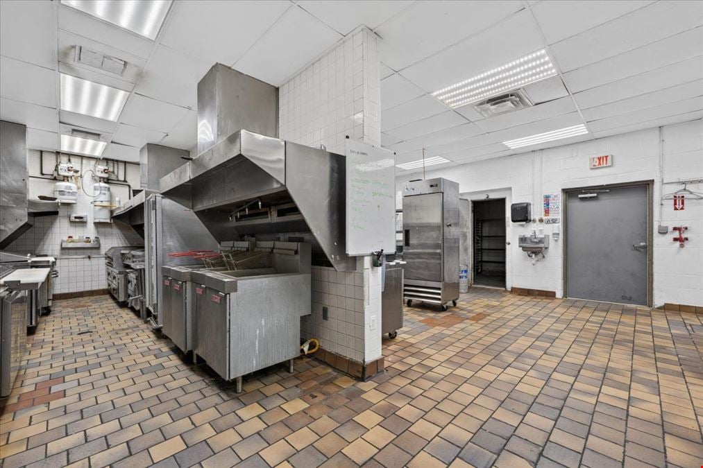 COMING SOON (Live Mon 6/22) - 4000 Fort Campbell Blvd - For Lease