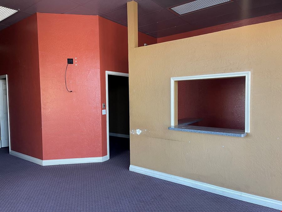 Prime Blackstone Ave Burlington Plaza Space Available