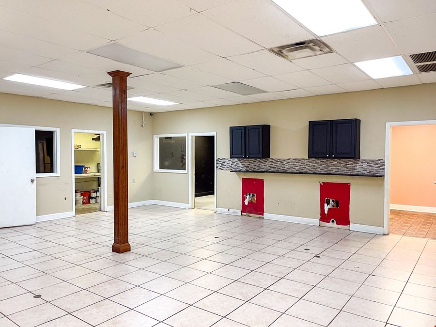 ±4,000 SF Salon Space in Amazon Corridor