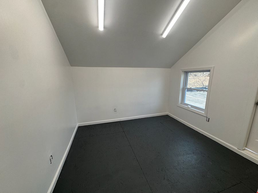 Flex Warehouse/Storage/Retail space Available in Berlin, NJ!