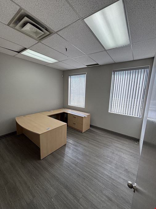 415 Traders Blvd E 