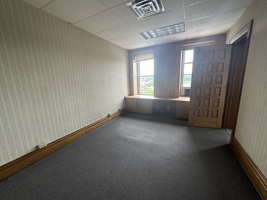 9 Spaces Available for Lease in the Fenton Building