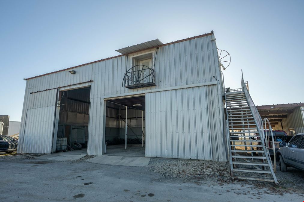7765 FM 482 - Warehouse