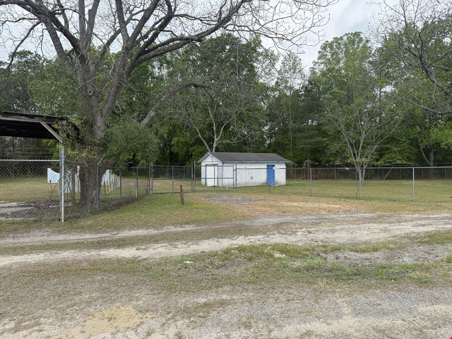 14 Auction Avenue