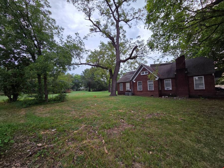 118 E Main St