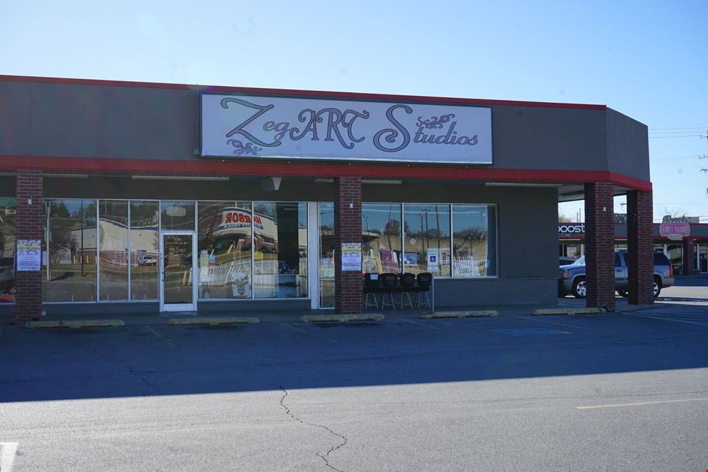 700 East Charles Page Blvd - Atwoods Plaza - Retail