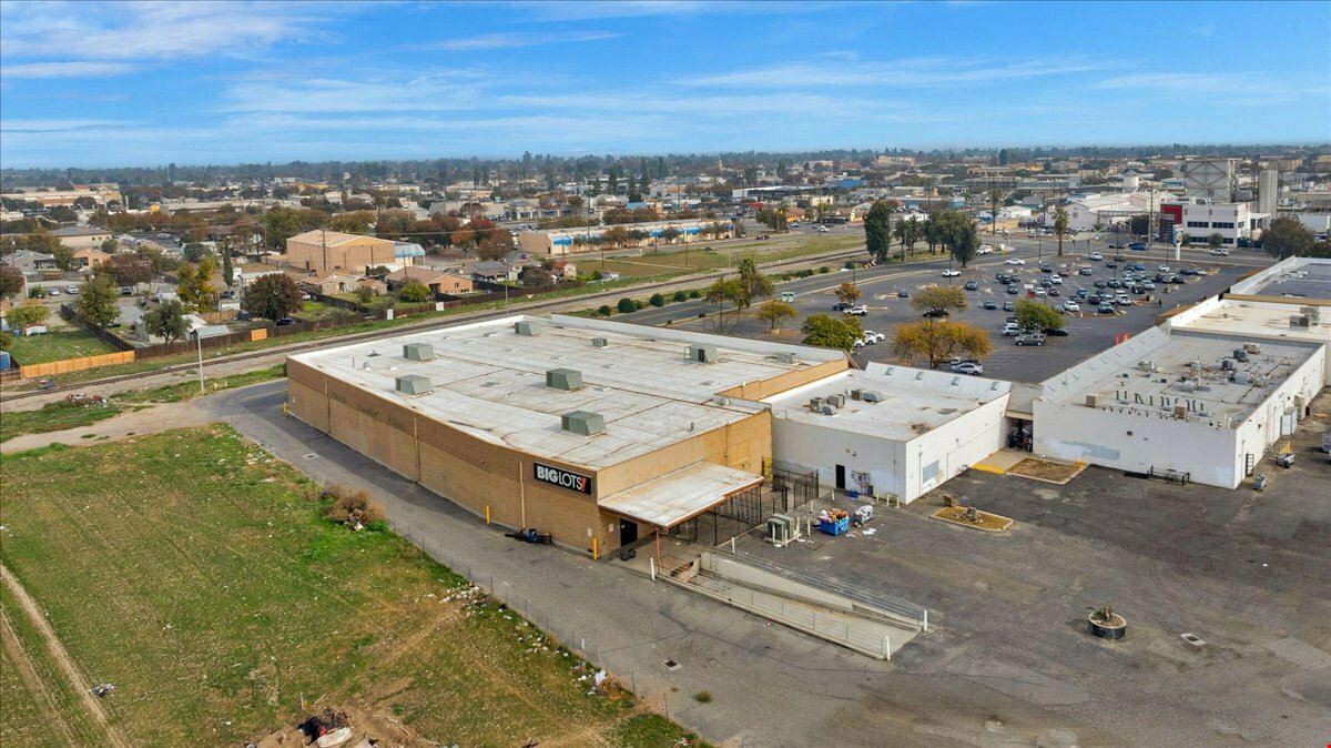 Prime Hanford Shopping Outlet Anchor Building