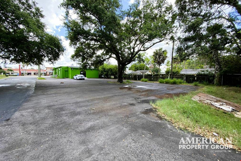 HC Zoned Building w/ Ample Parking