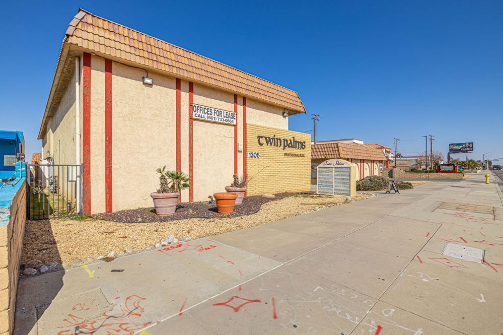1309 E Palmdale Blvd