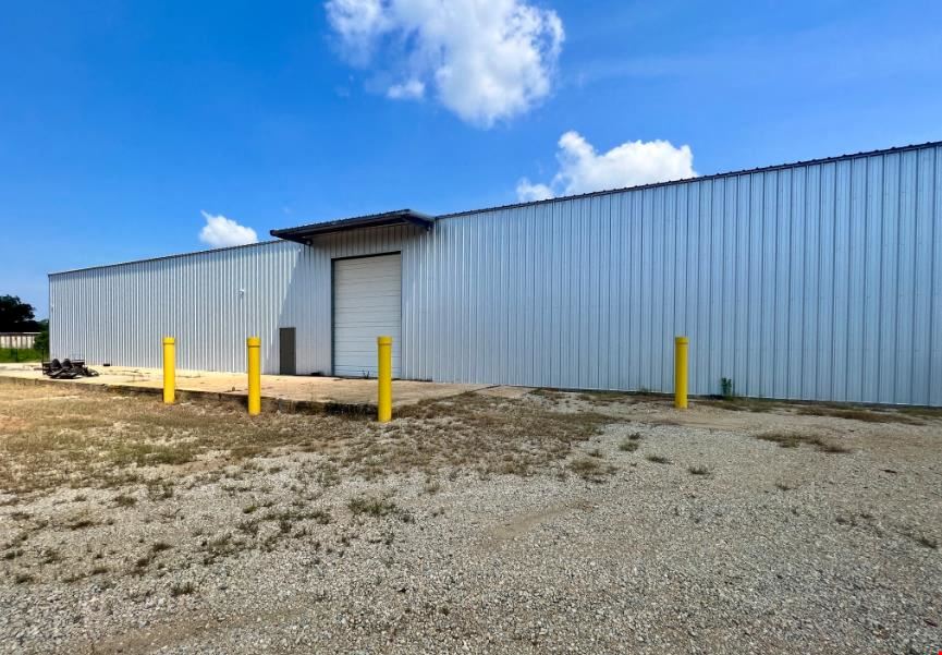 Rail Served Warehouse & Office | 22,400 SF