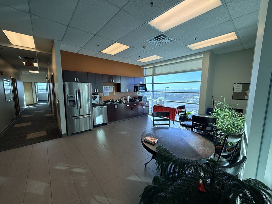 32 Royal Vista Drive NW