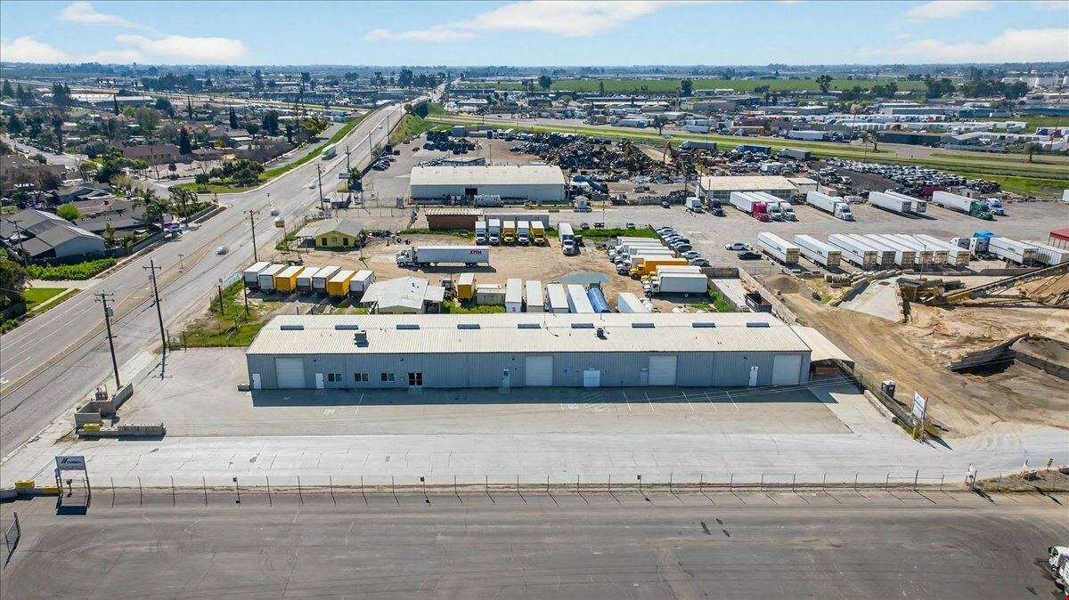 Move-In Ready Office/Warehouse in SE Fresno