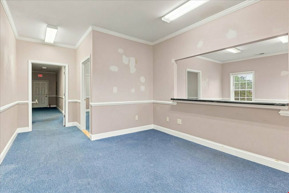 END-CAP OFFICE SUITE IN THE HEART OF FISHERSVILLE | MOVE-IN READY