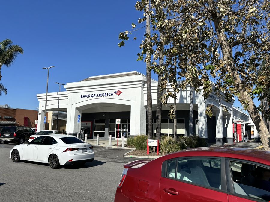 BevMo+FiveGuys Shops @ Lakewood Center