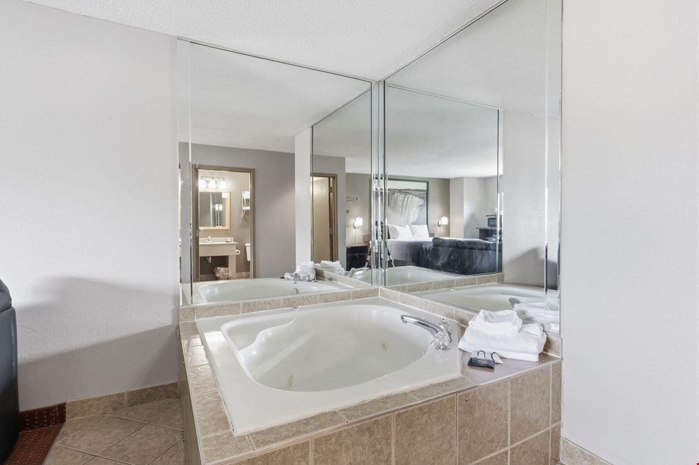 7680 Niagara Falls Blvd - Super 8 by Wyndham