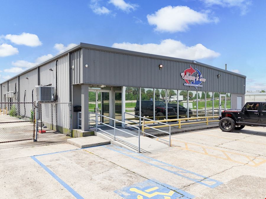 Retail Showroom / Warehouse with I-10 Visibility