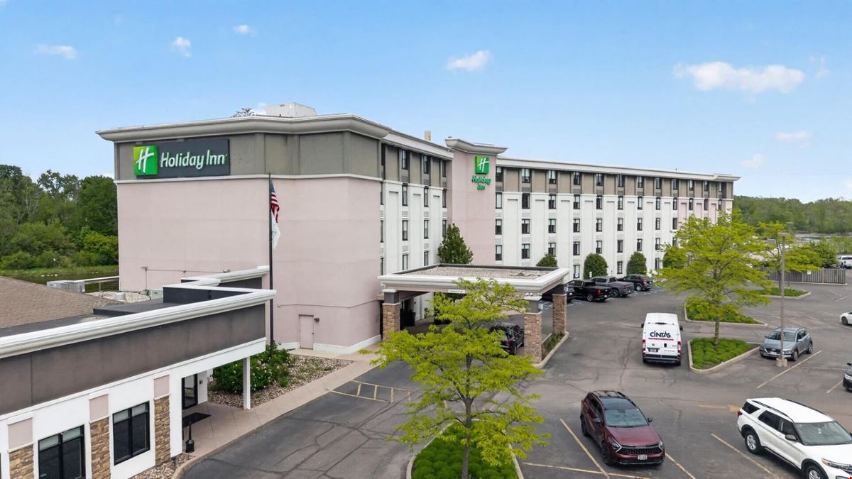 Receivership Sale: 160-Key Holiday Inn | Milwaukee Riverfront