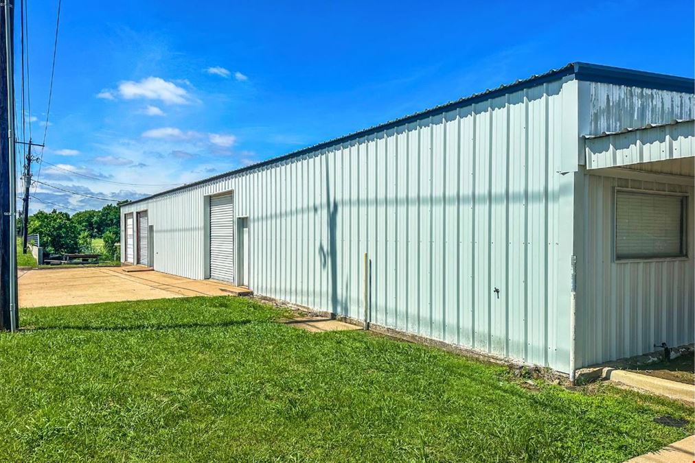 4,000 SF WAREHOUSE OFF I-35 W