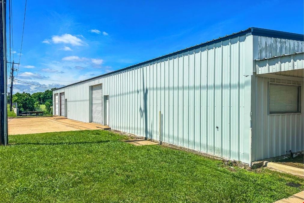 4,000 SF WAREHOUSE OFF I-35 W