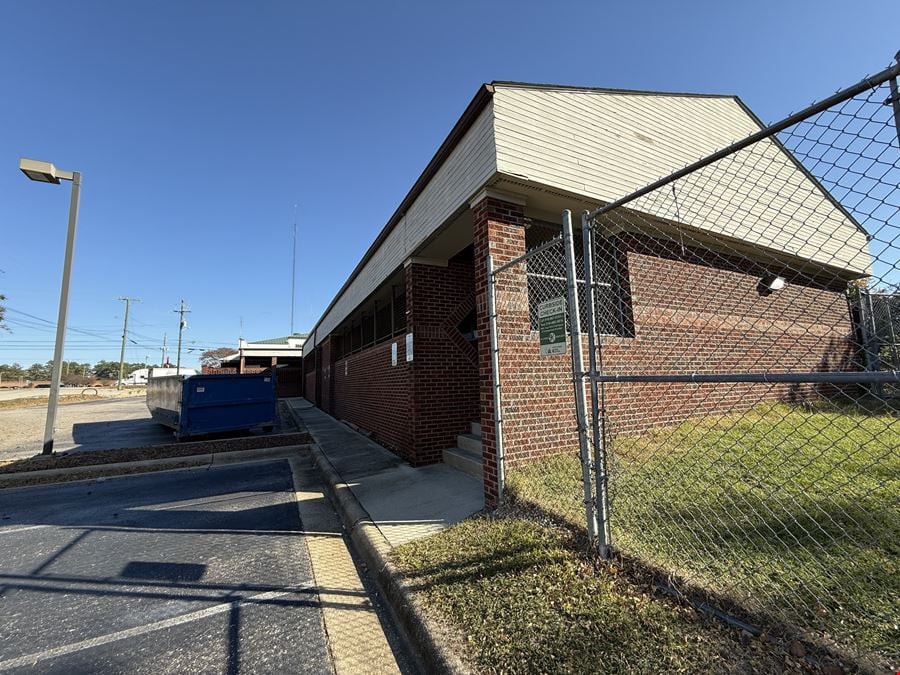 7,265 SF Former Vet Clinic | Ready for Medical Use