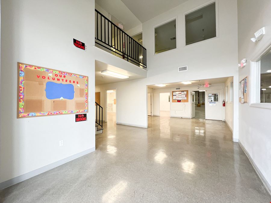 ±32,565 SF Industrial Facility Near Lakefront Airport