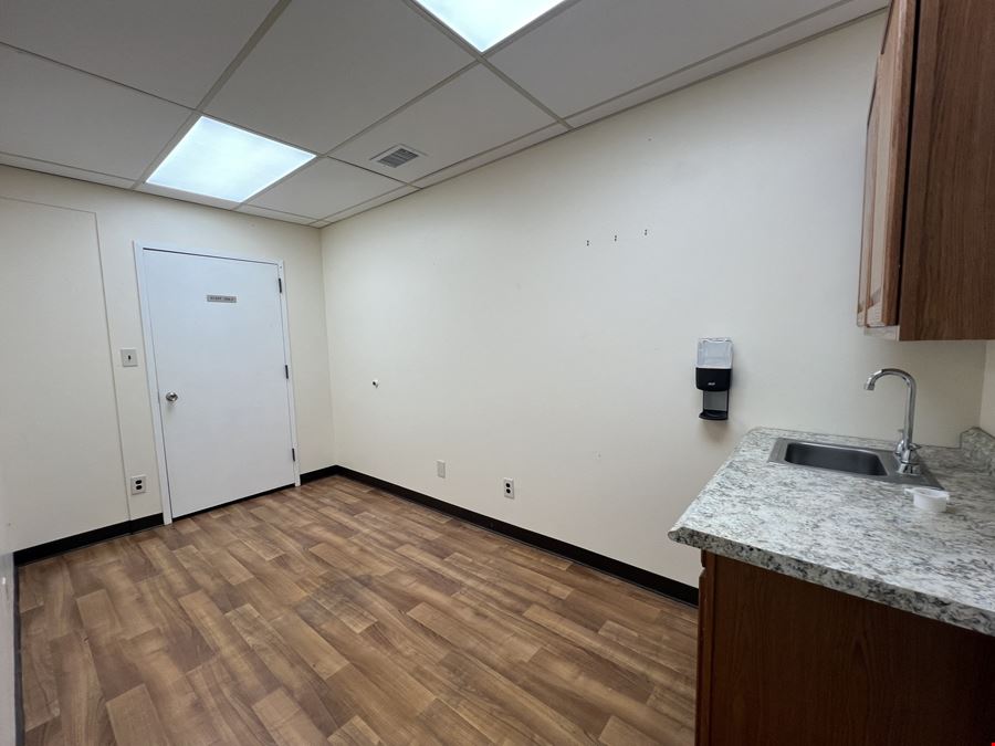 76 E Main St