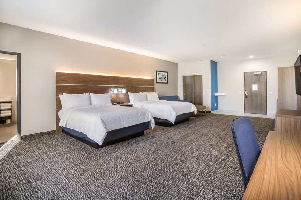 Holiday Inn Express & Suites Tulsa East-Catoosa