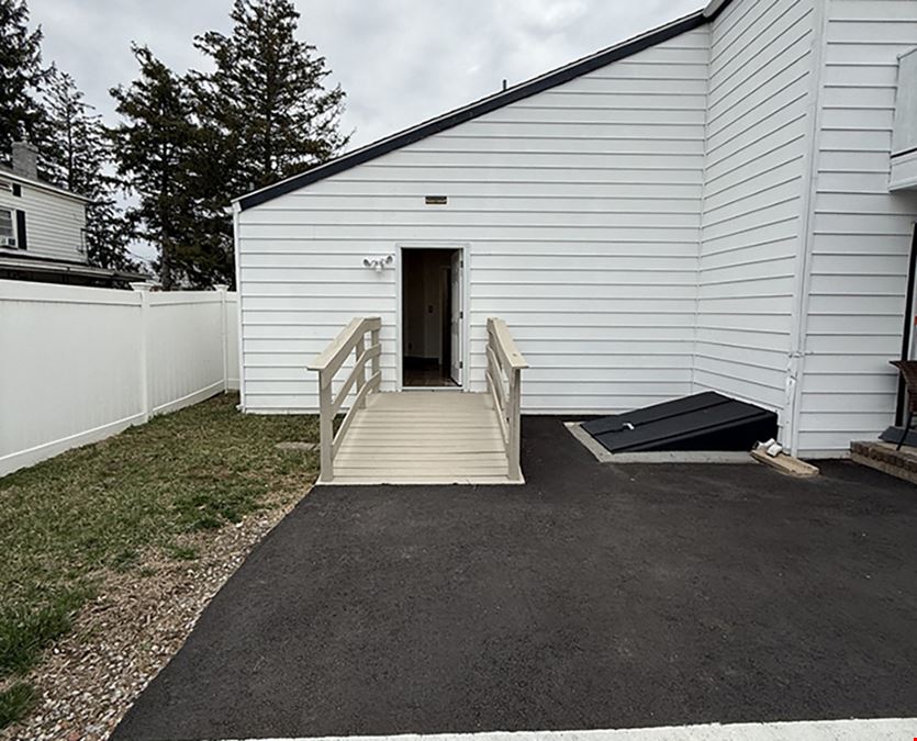 ±2,000 SF Medical/Retail/Office Space For Lease